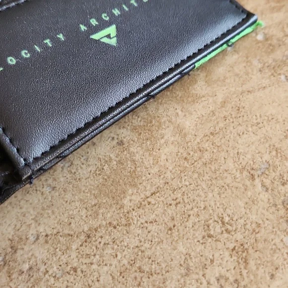 XBOX Black and Green Wallet - Picture 10 of 11